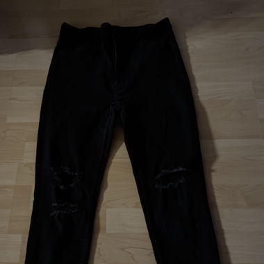Skinny Jeans mit Löchern 