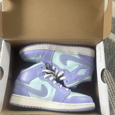 Jordan 1 mid