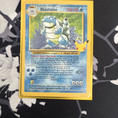 Blastoise Pokémon-Karte in Hülle 25. Jubiläum 