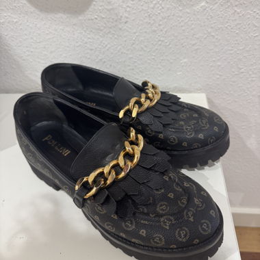Mocassins Pollini avec chaîne