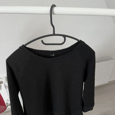 Pull court noir 