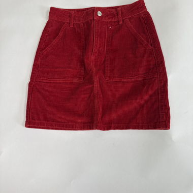 Jupe mini en velours côtelé rouge