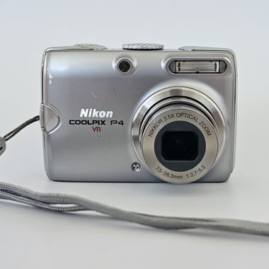 Fotocamera Y2K Nikon Coolpix P4 Vintage Retro Look
