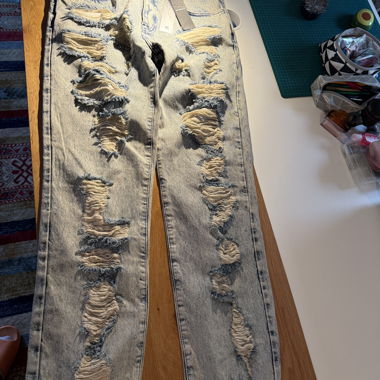 Reternity Distressed light wash jeans