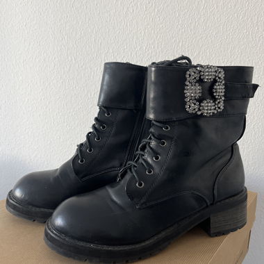 Bottine noire Motivi avec bijou