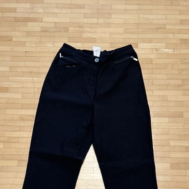 Schwarze Hose