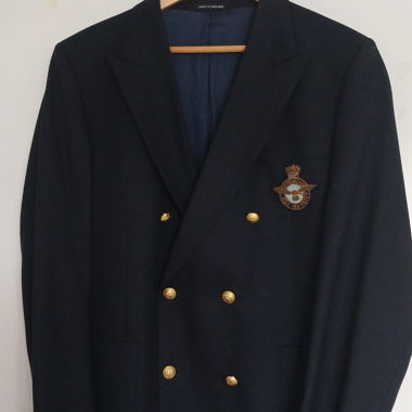 Dunkelblauer Herrenblazer
