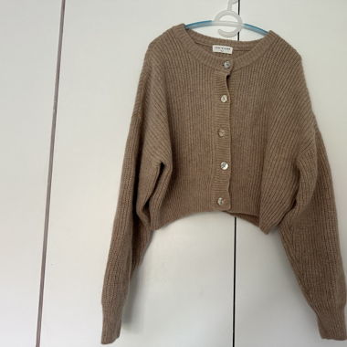 Warme nachhaltige Strickjacke