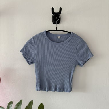 uniqlo blue shirt