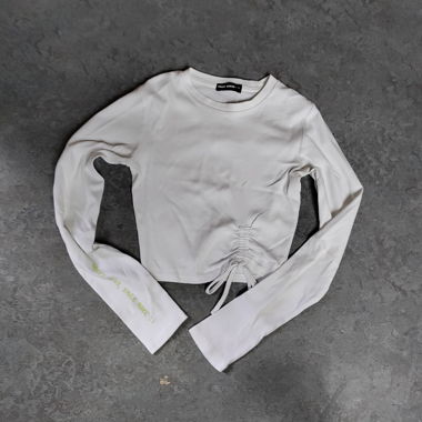 Top bianco a maniche lunghe con arricciature (corto)