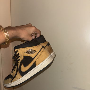 Jordan 1 mid desert ochre 