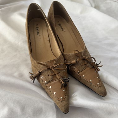 Sandic Kitten Heels Pumps in Brown