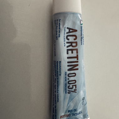 Creme gegen Akne Tretinoin 0,05%