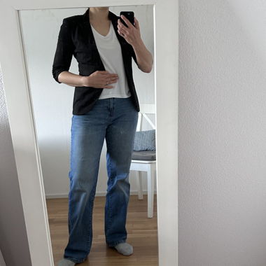 Blazer noir avec dentelle et manches courtes