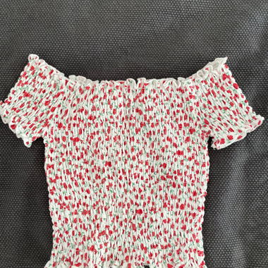Top spalle scoperte con stampa floreale Pull & Bear