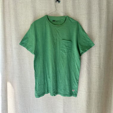 Size M – Levi's Green T-Shirt