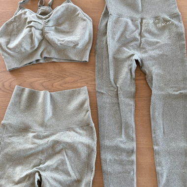 Set yoga PEACHY verde chiaro