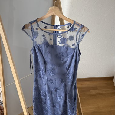 Abito in pizzo floreale blu