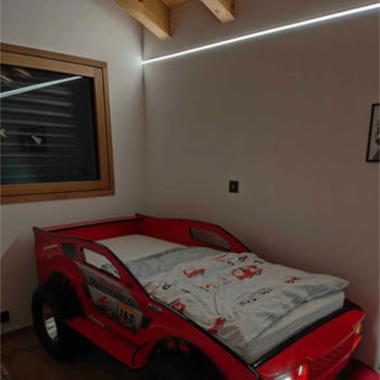 Lit voiture avec sommier 90x200cm