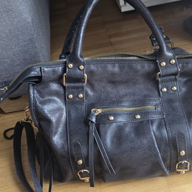 Schwarze Ledertasche