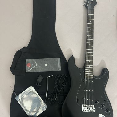 Guitare électrique avec housse et accessoires
