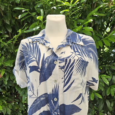 Crop Knotenbluse aus Viscose/Leinen Mix