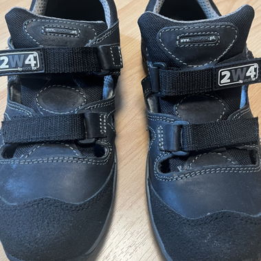 Safety shoes