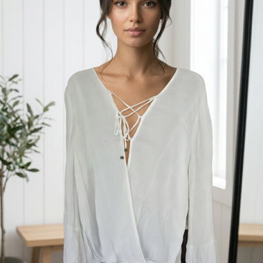 Blouse blanche lacée