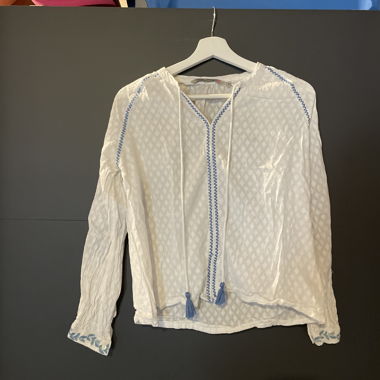Blusa bianca ricamata