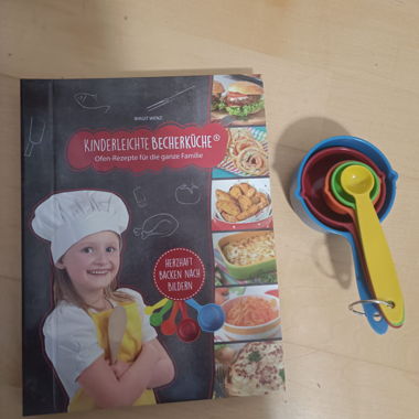 Kinderleichte Becherküche mit Messbechern