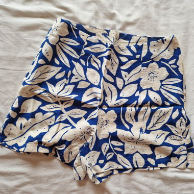 Shorts en coton à fleurs bleu et blanc