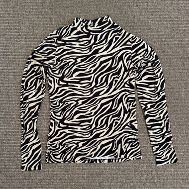 Maglione con collo alto zebrato