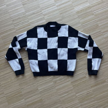 Pullover mit Schwarz-Weiss-Karo, M