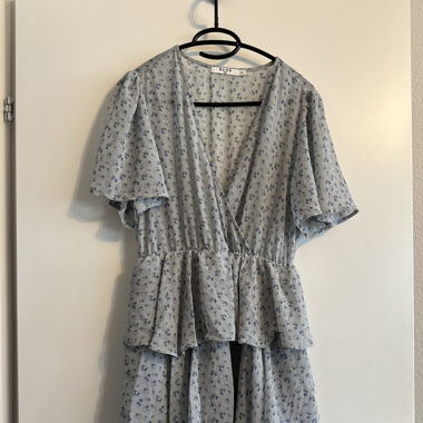 Blumiges Feminines Kleid 