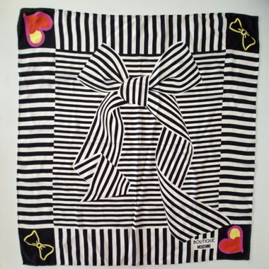 Carré en soie Moschino (70x70 cm) - comme neuf