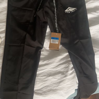 Schwarze Nike Trail Trainingshose