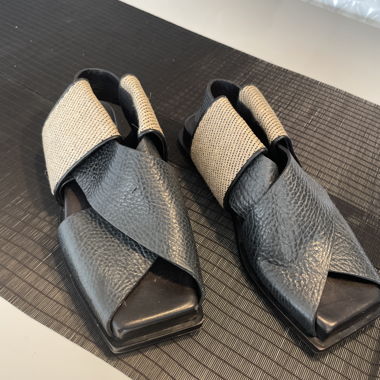Open shoes