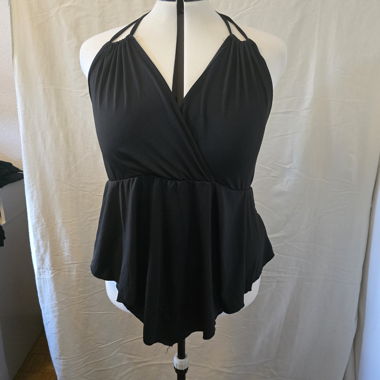 Top nero con schiena scoperta