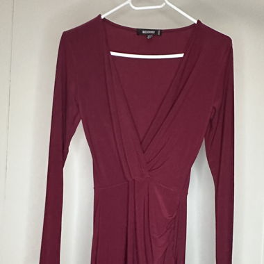 Kleid eng bordeaux-rot