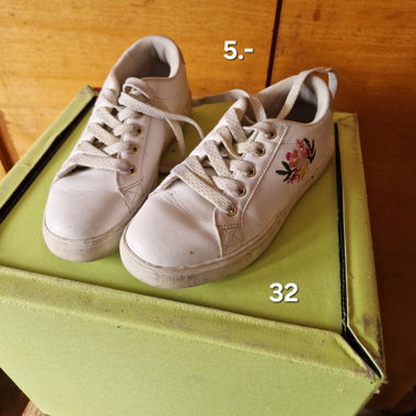 Baskets blanches taille 32