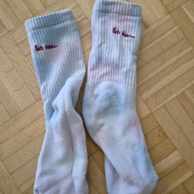 Lange Socken mit Schriftzug