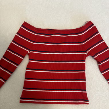 Leichter Off-shoulder top