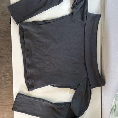 Graues Longsleeve-Crop-Top