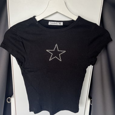 T-shirt nero con stella