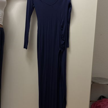 Langes blaues Kleid