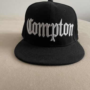 Schwarze Snapback Cap „Compton“