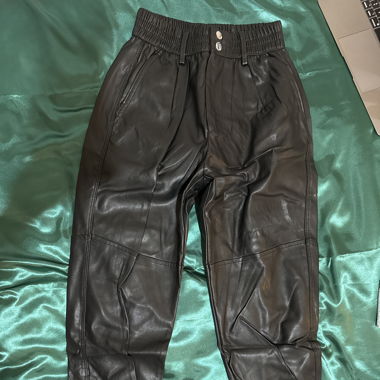 Pantalon noir en cuir 