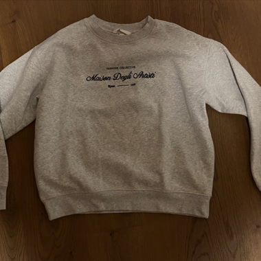 Graues Sweatshirt
