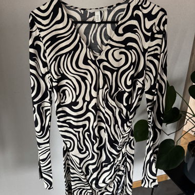 Short dress black and white print XS