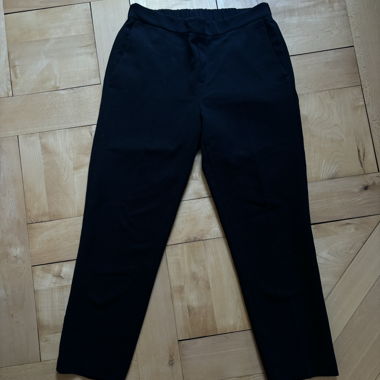 Schwarze Hose